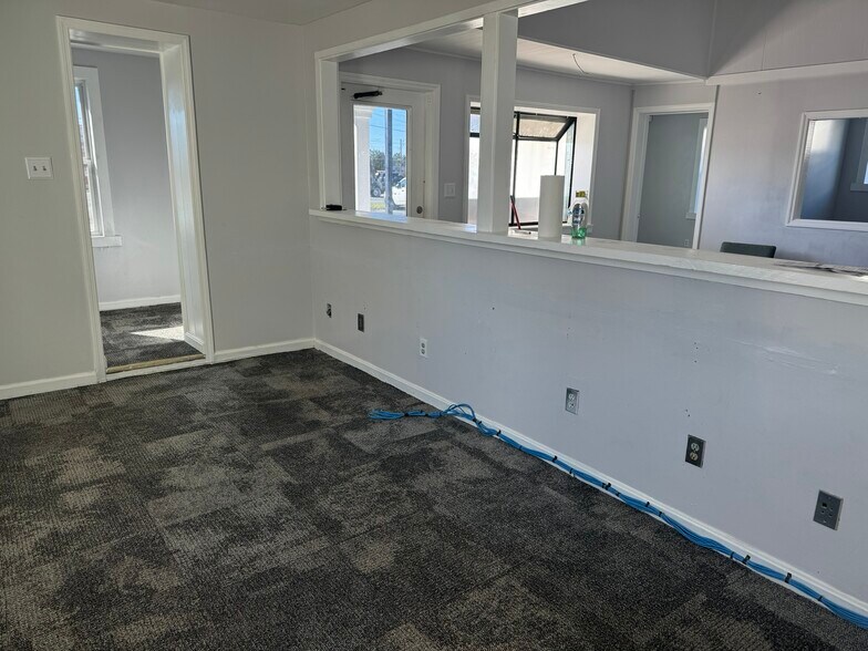 More Photos Of 2812 Watson Blvd, Centerville Storefront For Lease
