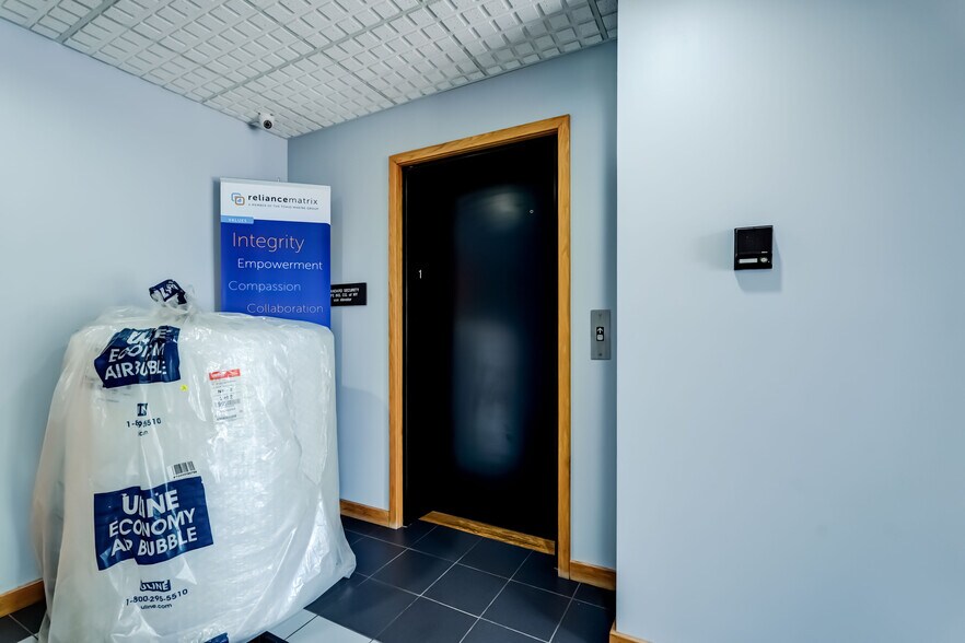 More Photos Of 1625 Rochester Rd, Farmington Office For Sale