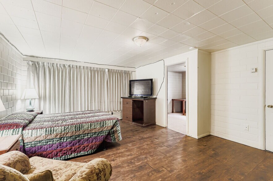 More Photos Of 9600 W Colfax Ave, Lakewood Hotel For Sale