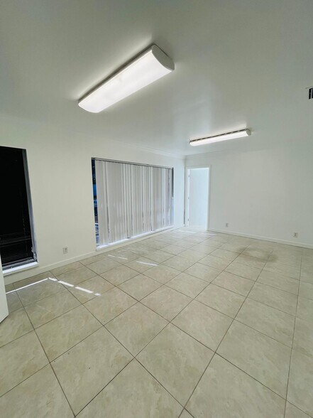 More Photos Of 810 NW 1st Ave, Boca Raton Warehouse For Lease