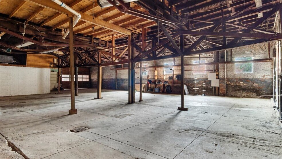 More Photos Of 123 N Main St, Warrenton Storefront For Sale