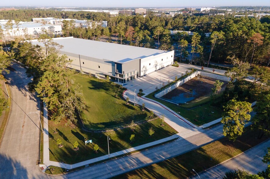 More Photos Of 3955 Interwood Pky S, Houston Warehouse For Sale
