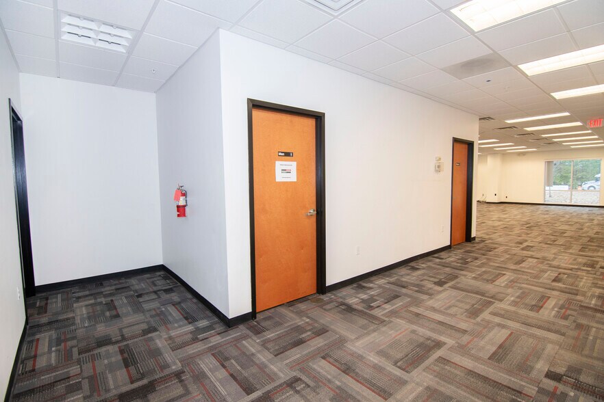 More Photos Of 3 Unlimited Dr, Saratoga Springs Office For Lease