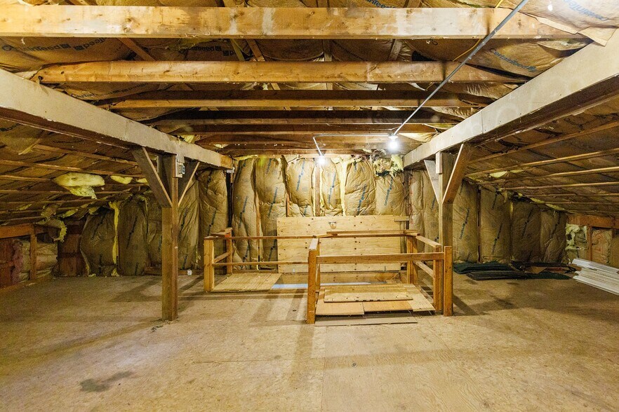 More Photos Of 144 S Main St, Brooklyn Medical For Lease