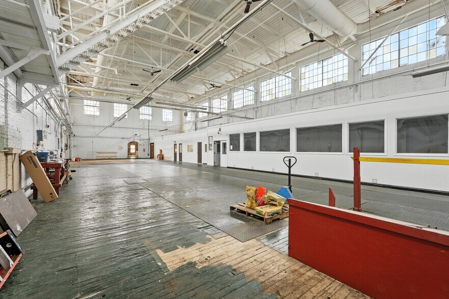 More Photos Of 81-85 Sargeant St, Holyoke Manufacturing For Lease