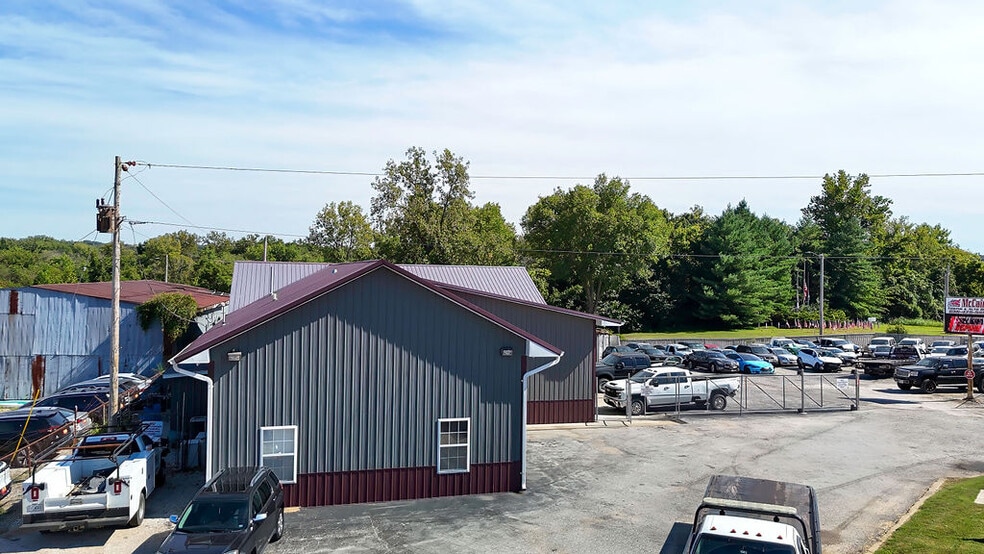 More Photos Of 888 Commercial Blvd, Herculaneum Warehouse For Sale