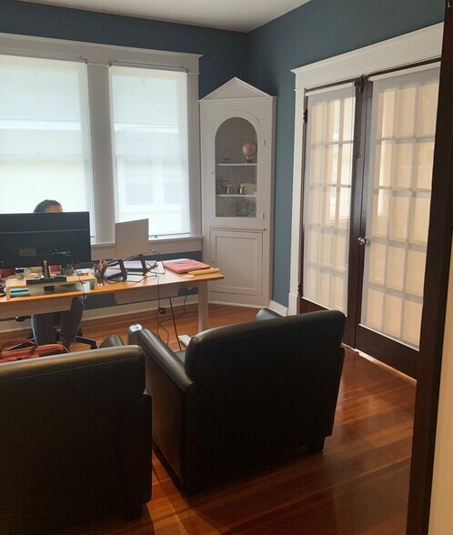 More Photos Of 1615 W 6th St, Austin Office Residential For Lease