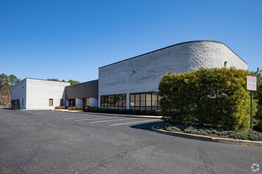 More Photos Of 101 Colin Dr, Holbrook Manufacturing For Lease