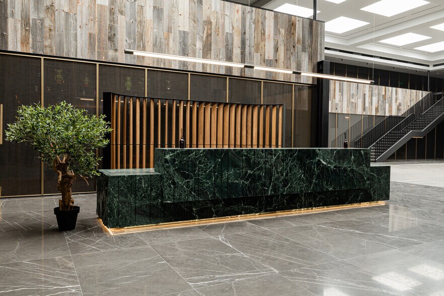 More Photos Of 21211 Nordhoff St, Chatsworth Office For Lease