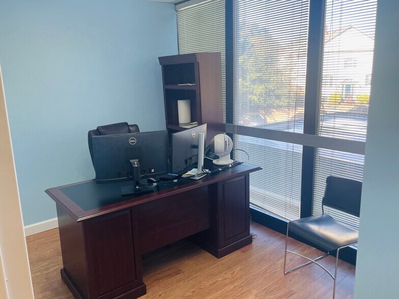 More Photos Of 2616 Sherwood Hall Ln, Alexandria Medical For Sale