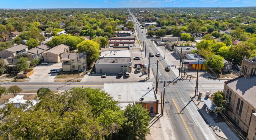 More Photos Of 1651 W Woodlawn Dr, San Antonio Storefront Retail Residential For Sale