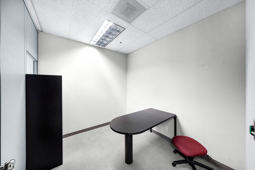 More Photos Of 601 S Sanden Blvd, Wylie Medical For Lease