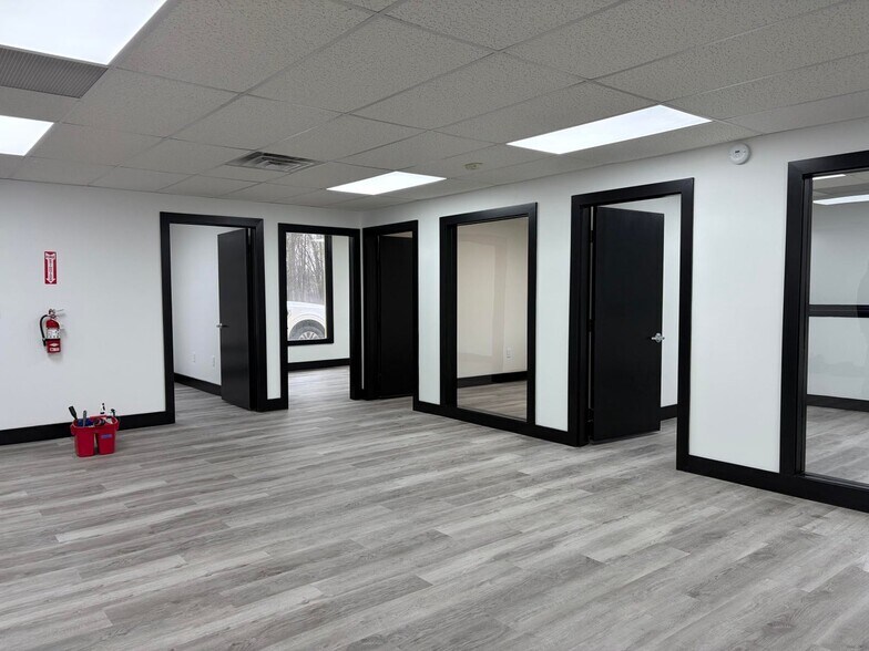 More Photos Of 313 Ushers Rd, Ballston Lake Office For Lease