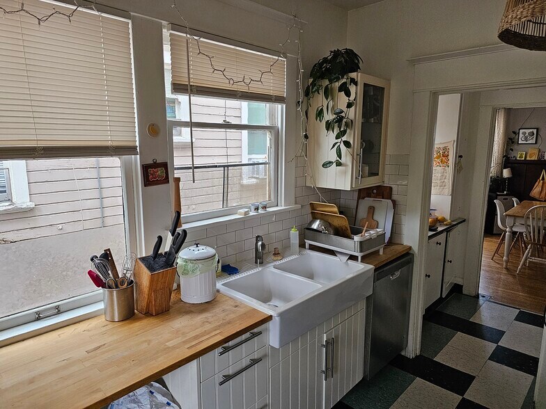 More Photos Of 903 SE 17th Ave, Portland Apartments For Sale