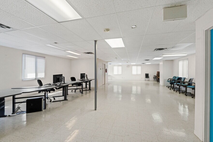 More Photos Of 457 Main St E, Winchester Medical For Sale