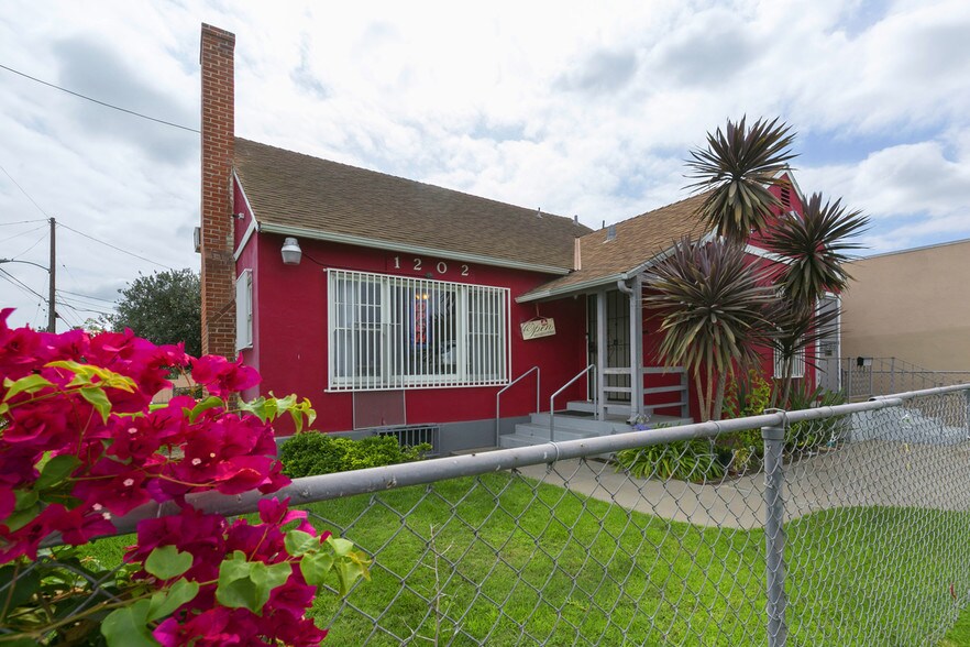 More Photos Of 1202-1204 W 1st St, Santa Ana Freestanding For Lease