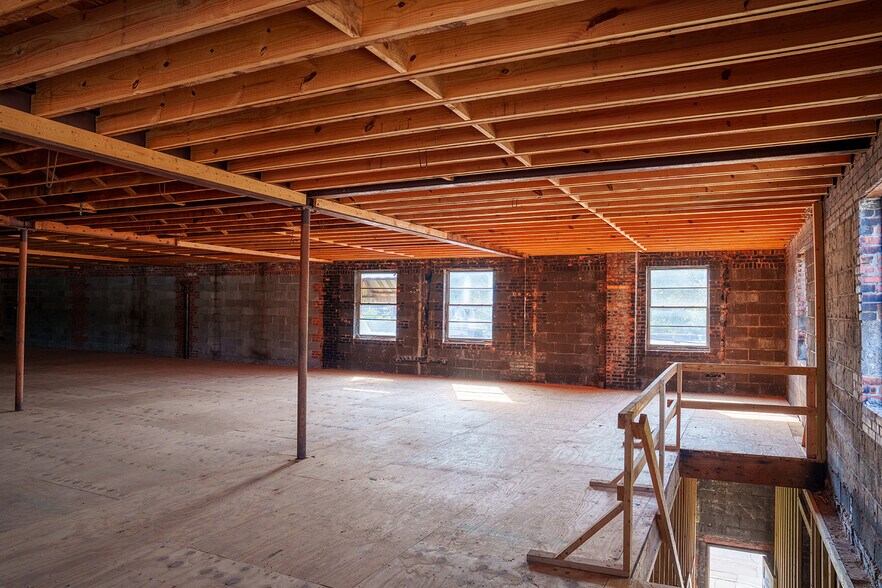 More Photos Of 124 W Main St, Aberdeen Storefront Retail Residential For Sale