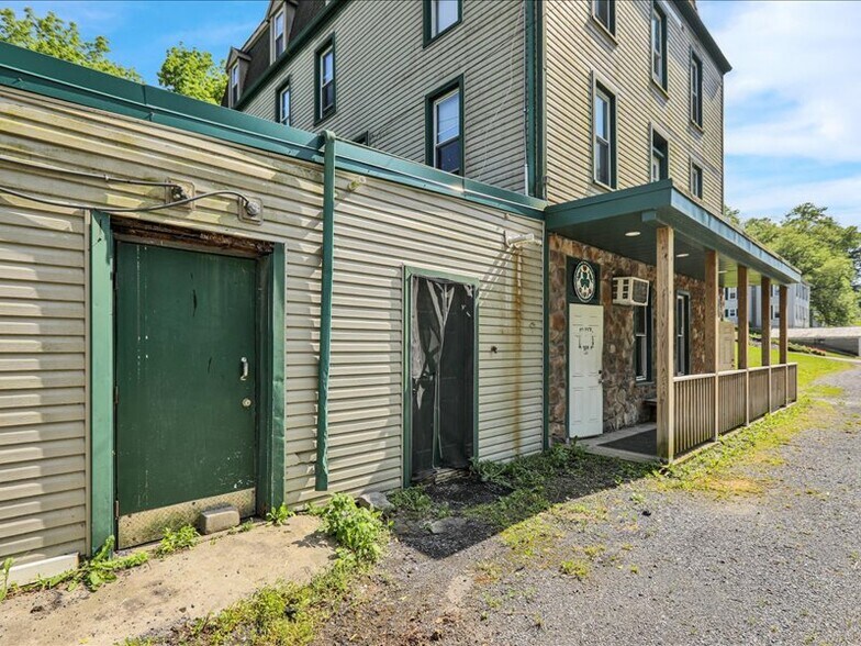 More Photos Of 1634 Moselem Springs Rd, Hamburg Storefront Retail Residential For Sale