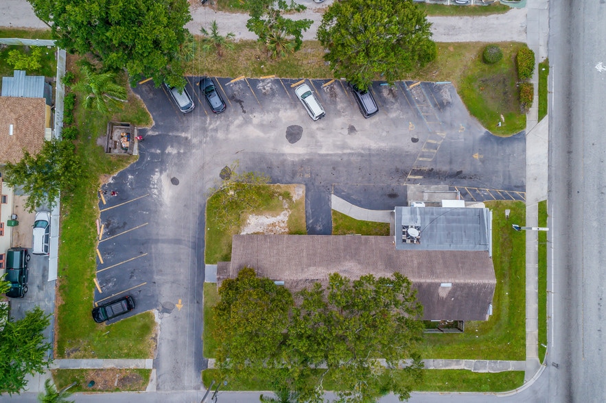 More Photos Of 2001 9th St, Bradenton Freestanding For Lease