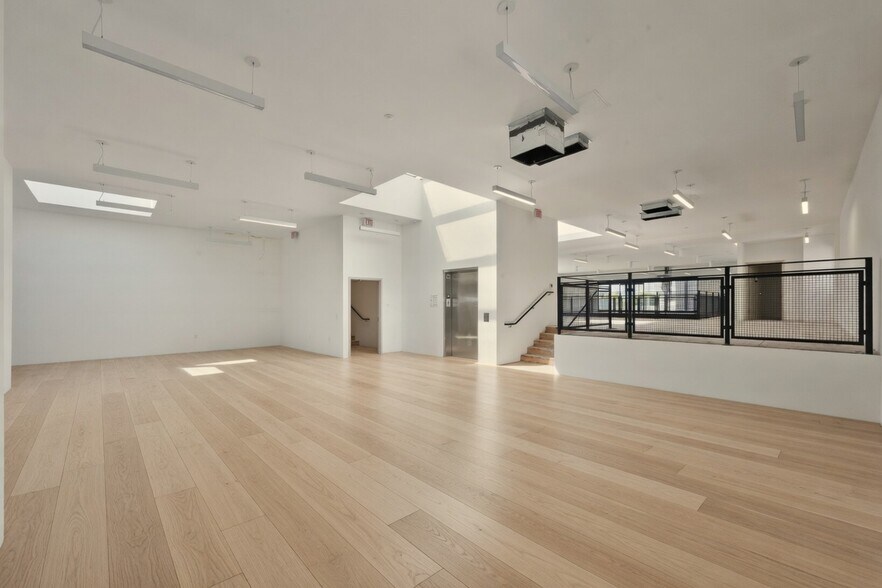 More Photos Of 940 N Highland Ave, Los Angeles Loft Creative Space For Lease