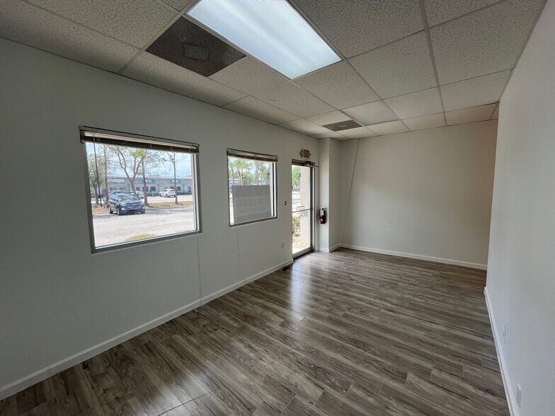 More Photos Of 735 NE 19TH Pl, North Fort Myers Warehouse For Lease