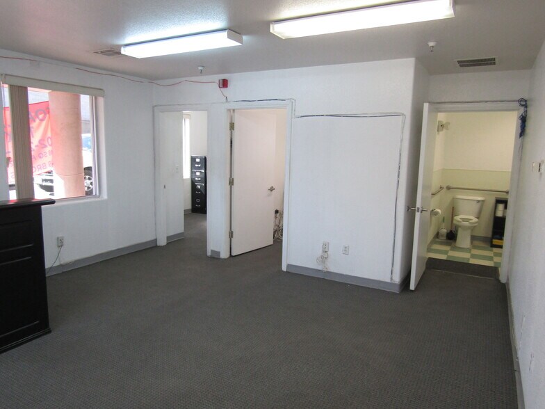 More Photos Of 209 E Brooks Ave, North Las Vegas Distribution For Lease