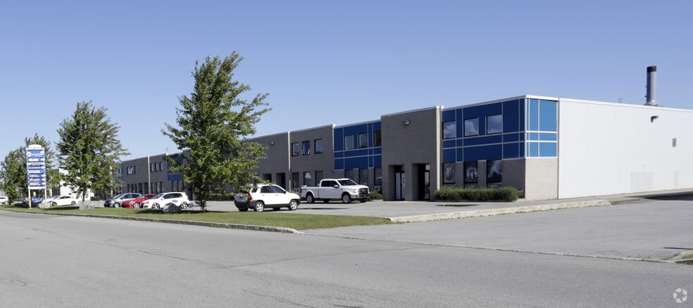 More Photos Of 681-699 Rue de la Sablière, Bois-des-filion Warehouse For Sale
