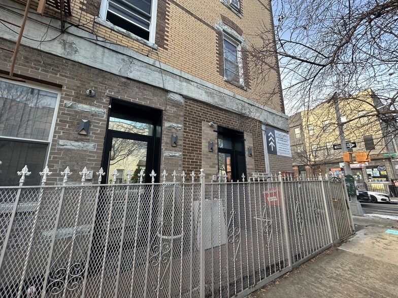 More Photos Of 590 Onderdonk Ave, Ridgewood Storefront Retail Residential For Lease