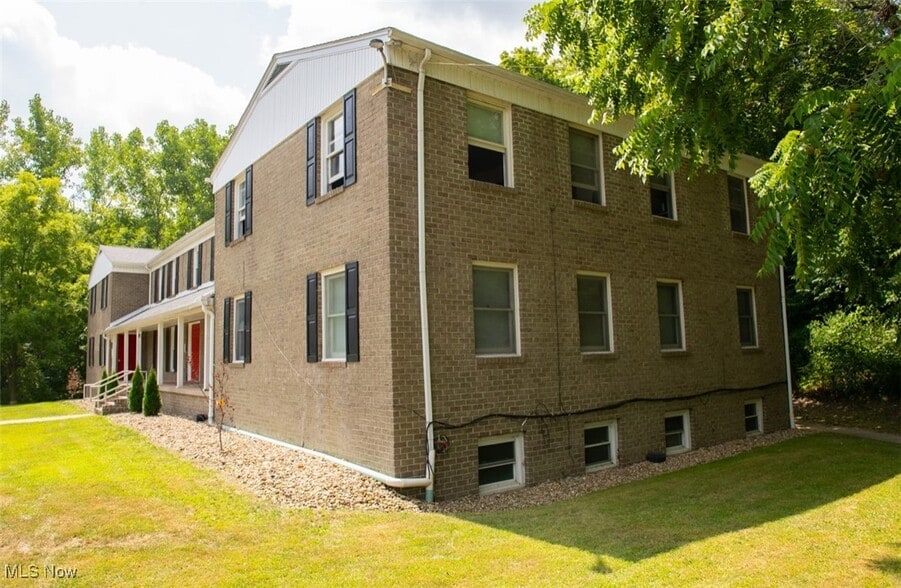 More Photos Of 101 S Elruth Ave, Girard Apartments For Sale