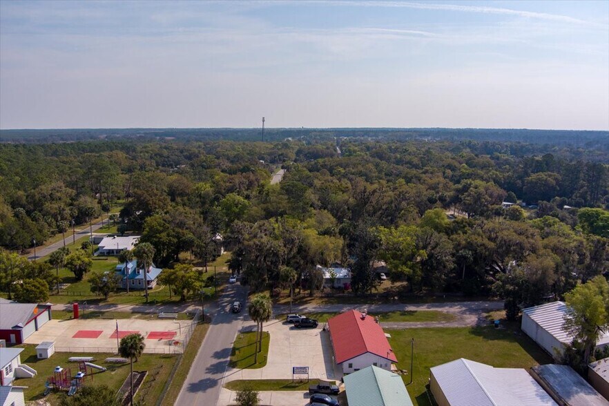 More Photos Of 413 Elm St, Welaka Freestanding For Sale
