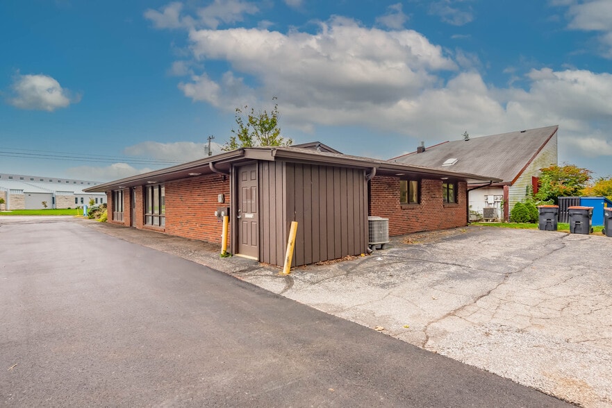 More Photos Of 4211 E Third St, Bloomington Office For Lease