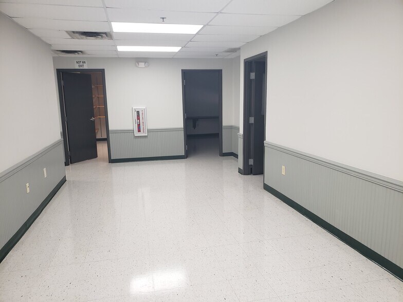 More Photos Of 4674 Westgate Pky, Dothan Distribution For Lease