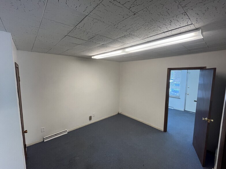 More Photos Of 1510 Glen Ayr Dr, Lakewood Office For Lease