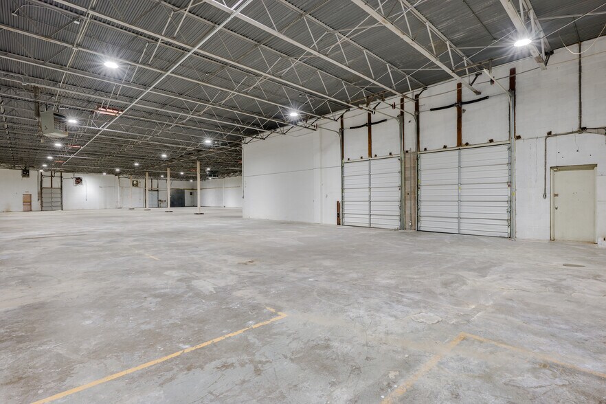 More Photos Of 1241-1243 Majesty Dr, Dallas Warehouse For Lease