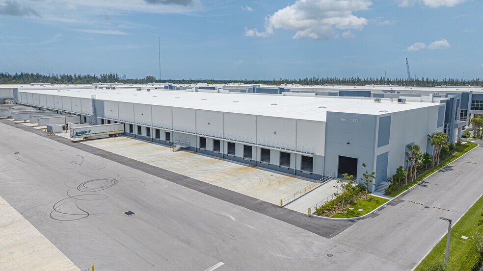 More Photos Of 1620 NW 215th St, Miami Gardens Unknown For Lease