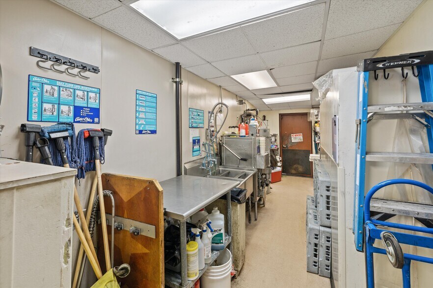 More Photos Of 500 Wanapa, Cascade Locks Restaurant For Sale