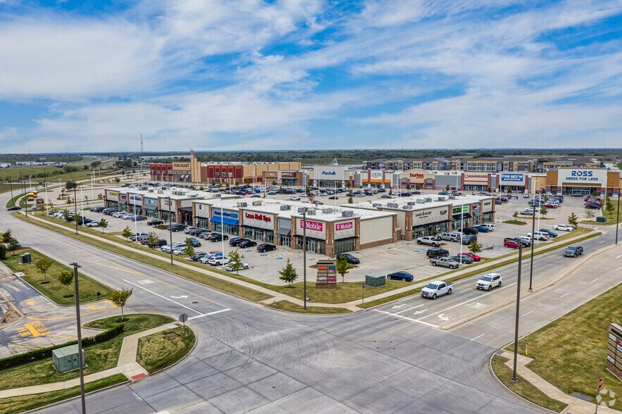 More Photos Of 612 American Way, Terrell Storefront For Lease