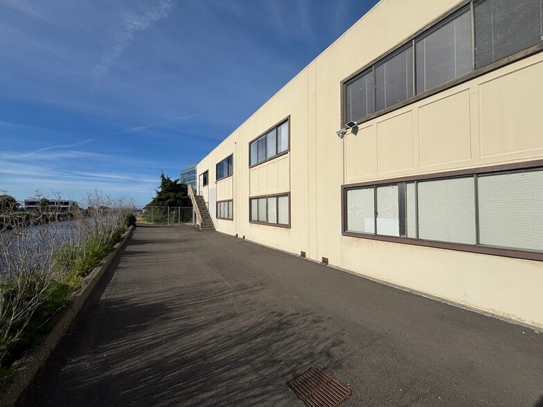 More Photos Of 380-398 Beach Rd, Burlingame Warehouse For Lease