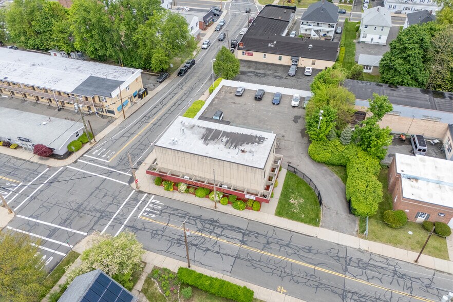 More Photos Of 119 Winsor St, Ludlow Office For Sale