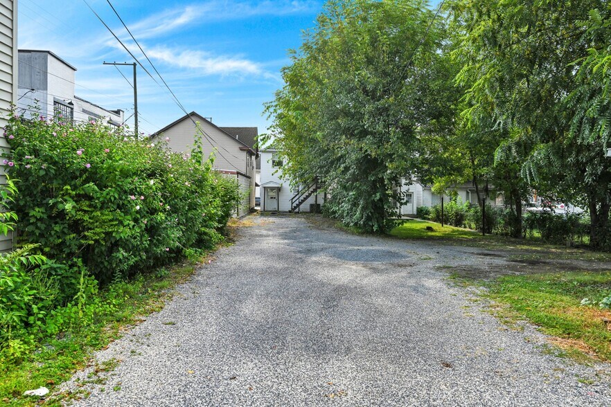 More Photos Of 26 N Railroad St, Palmyra Office For Sale