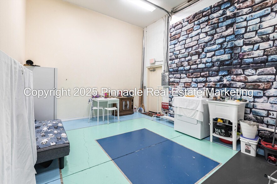More Photos Of 24630 Sandhill Blvd, Punta Gorda Showroom For Sale