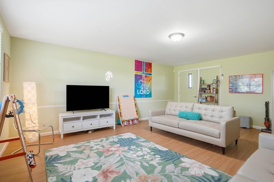 More Photos Of 8075 Lone Star Rd, Jacksonville Religious Facility For Sale