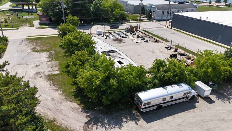 More Photos Of 110 S 2nd Ave, Sturgeon Bay General Retail For Sale