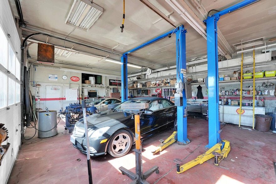 More Photos Of 6499 Lundys Ln, Niagara Falls Auto Repair For Sale