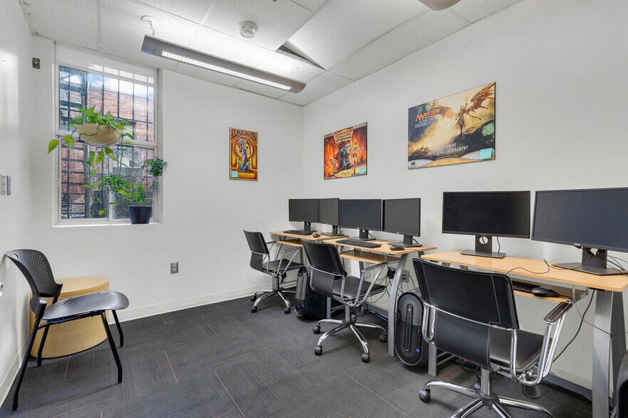 More Photos Of 525 Rue Sherbrooke E, Montréal Office For Lease