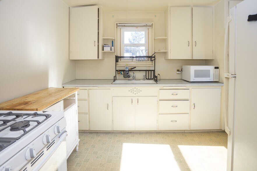 More Photos Of 41312 Big Bear Blvd, Big Bear Lake General Retail For Sale