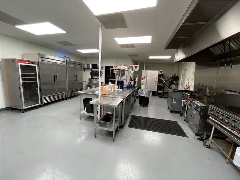 More Photos Of 1002 Victoria, Refugio Restaurant For Sale