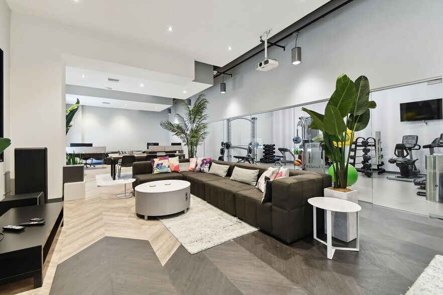 More Photos Of 924 Hale Ave, Brooksville Office For Sale