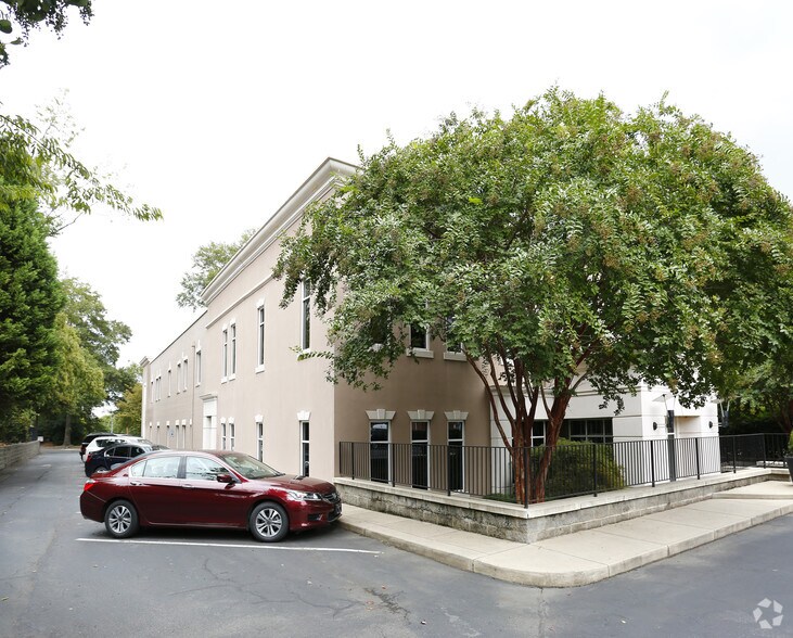 More Photos Of 610 E Morehead St, Charlotte Office For Lease