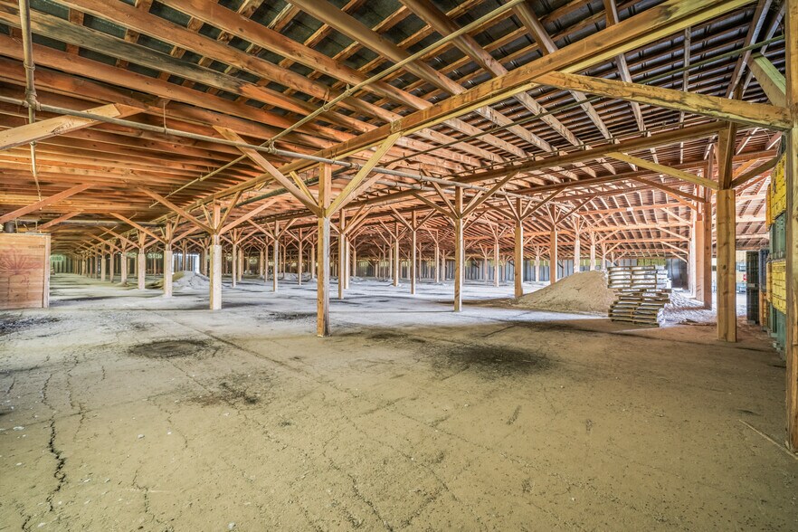 More Photos Of 901 Underwood Street, Littlefield Warehouse For Sale